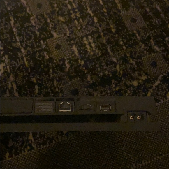 Ps4 Slim 1TB - Picture 3 of 3